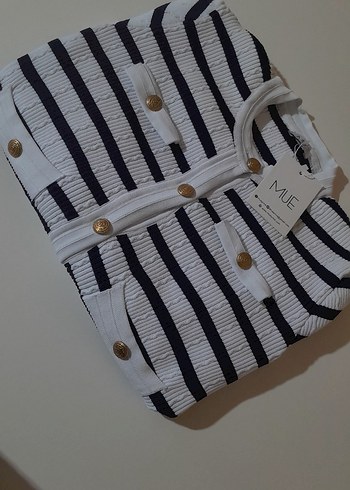 Düğmeli Beyaz Çizgili Kadın hırka - Görsel 3