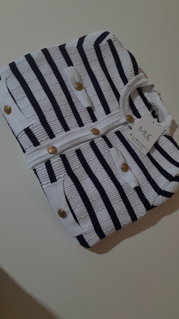 Düğmeli Beyaz Çizgili Kadın hırka - Görsel 3