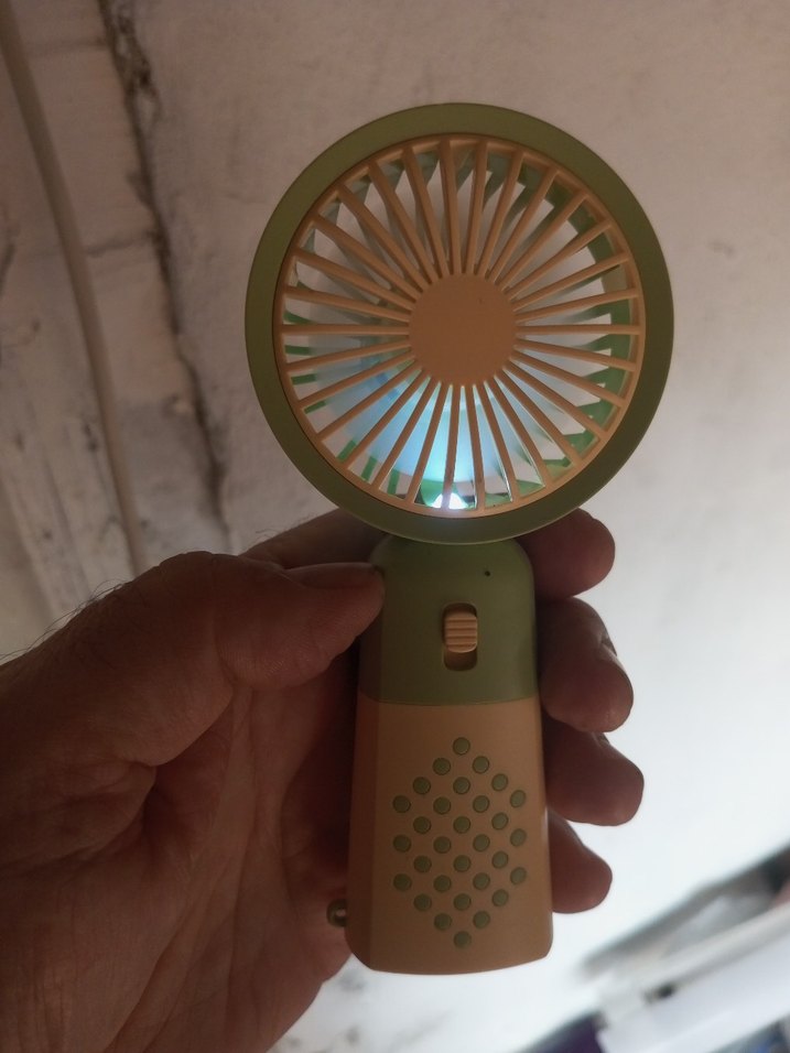 Hafif Yeşil Mini El Vantilatörü ışıklı kademeli şarjlı süper al - Görsel 2