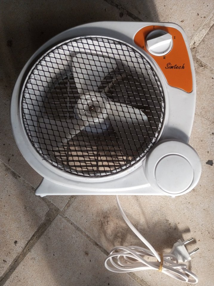 Beyaz ve gri masaüstü vantilatör - Görsel 2