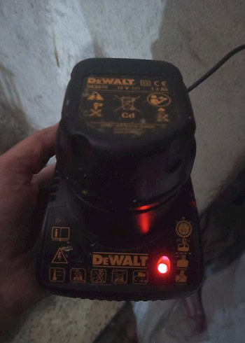 DEWALT 12V 1.3Ah Şarj Cihazı - Görsel 2