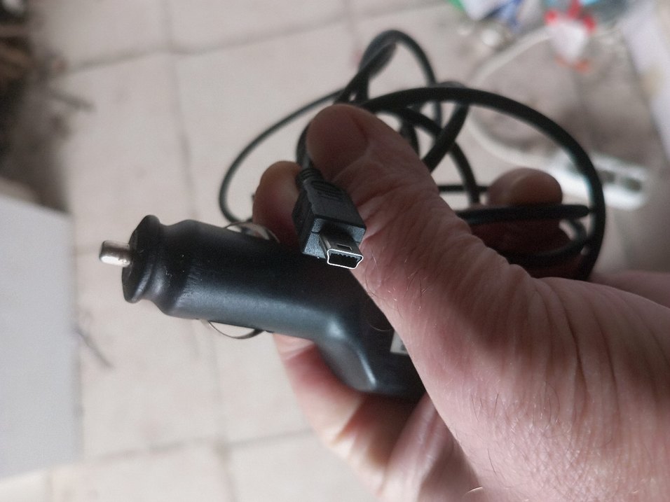 Siyah Mini USB Araç Şarj Cihazı - Görsel 2