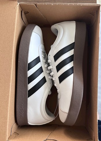 41 Beden beyaz Renk Adidas Courtbase