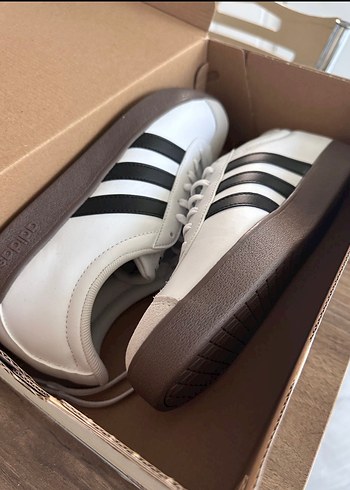 41 Beden Adidas Courtbase