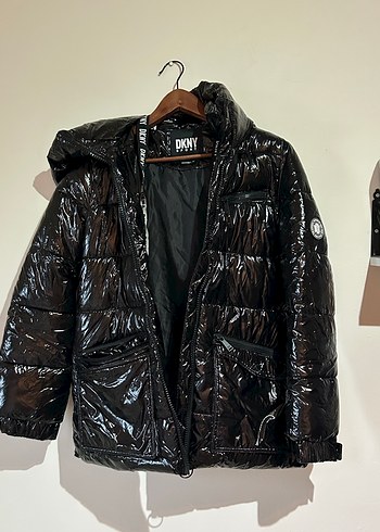 DKNY Siyah Parlak Kapüşonlu Mont - Görsel 2