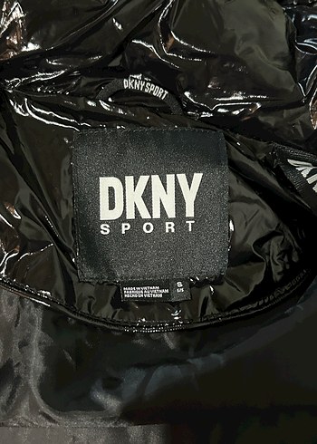 DKNY Siyah Parlak Kapüşonlu Mont - Görsel 6