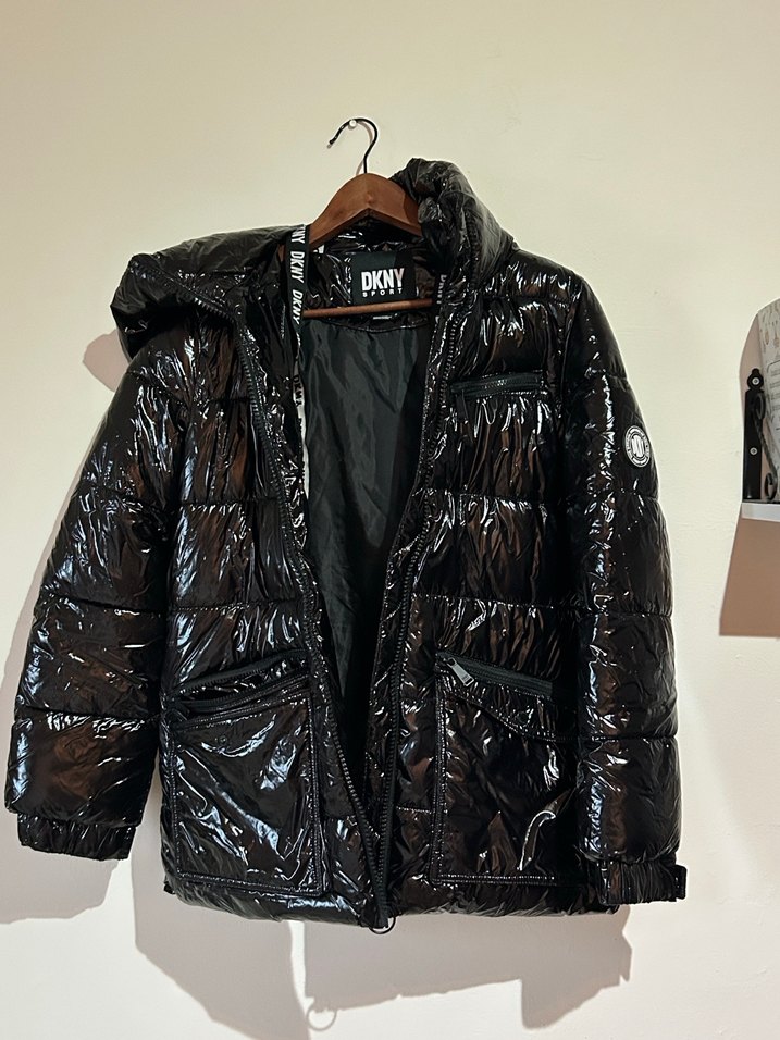 DKNY Siyah Parlak Kapüşonlu Mont - Görsel 2