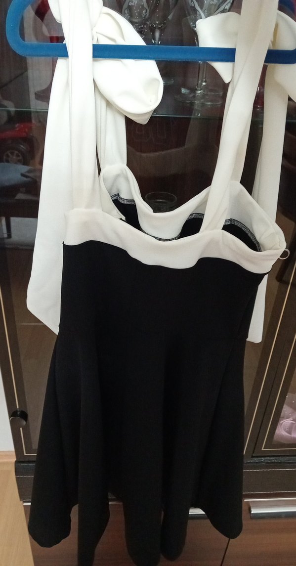 Beyaz Askılı Siyah Midi Elbise - Görsel 4