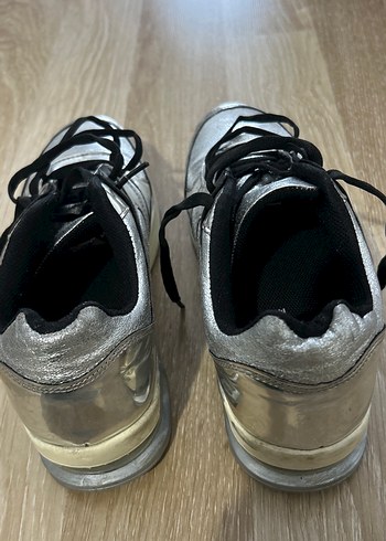 Metalik Yılan Desenli Gri Stiletto Topuklu Sneakers - Görsel 4