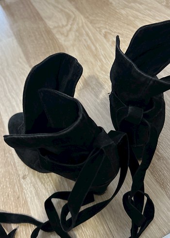 Siyah Süet Tokalı Kadın Topuklu Bot - Görsel 2