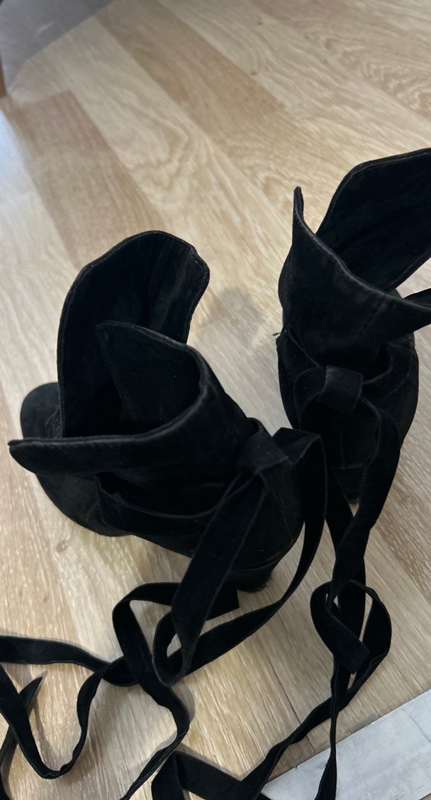 Siyah Süet Tokalı Kadın Topuklu Bot - Görsel 2