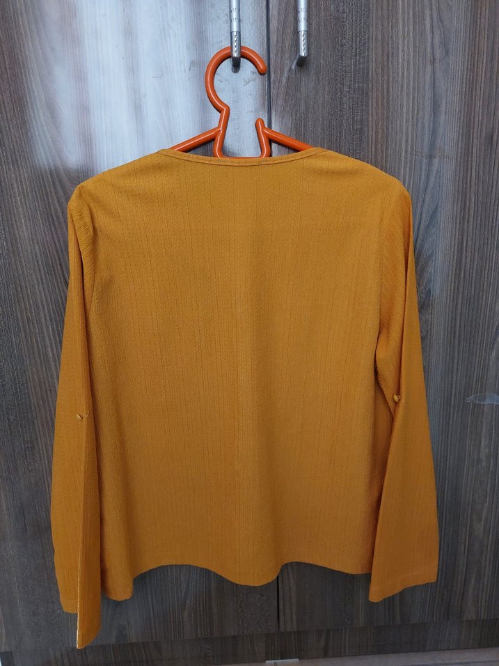 Düğmeli Hardal Bluz - Görsel 3