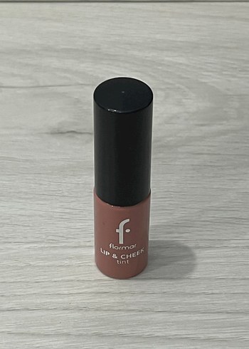 Flormar Parlak Bej Dudak ve Yanak Tint