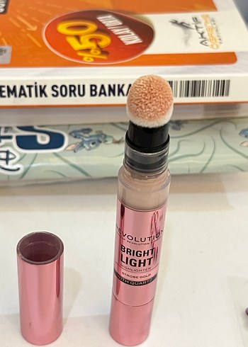 Revolution highlighter strobe gold - Görsel 3