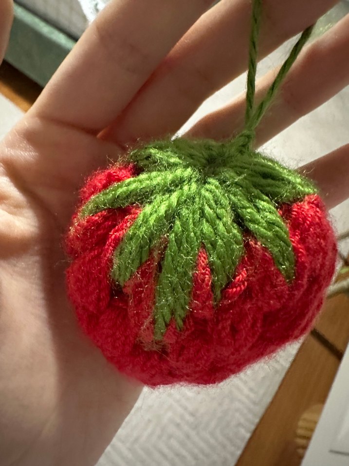 Örgü Çilek Anahtarlık, iğnelik, kapı süsü dekor - Görsel 4