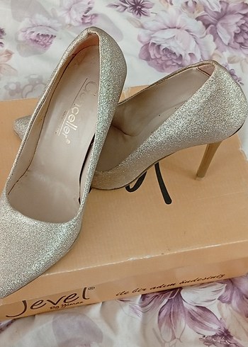 Altın Renkli Parlak Stiletto Kadın Ayakkabı - Görsel 2