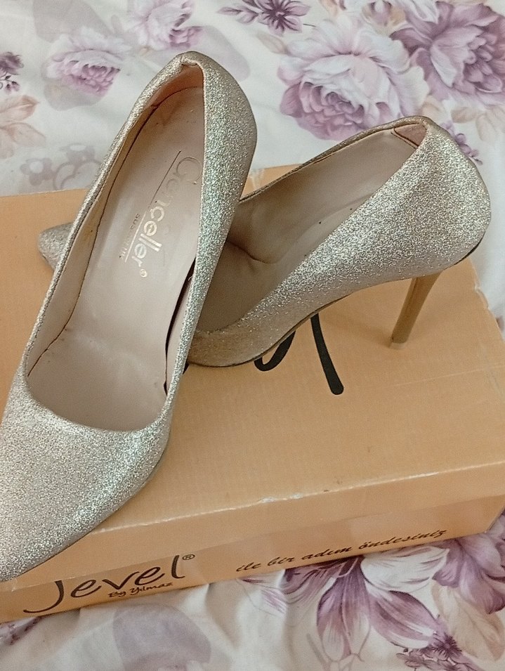 Altın Renkli Parlak Stiletto Kadın Ayakkabı - Görsel 2