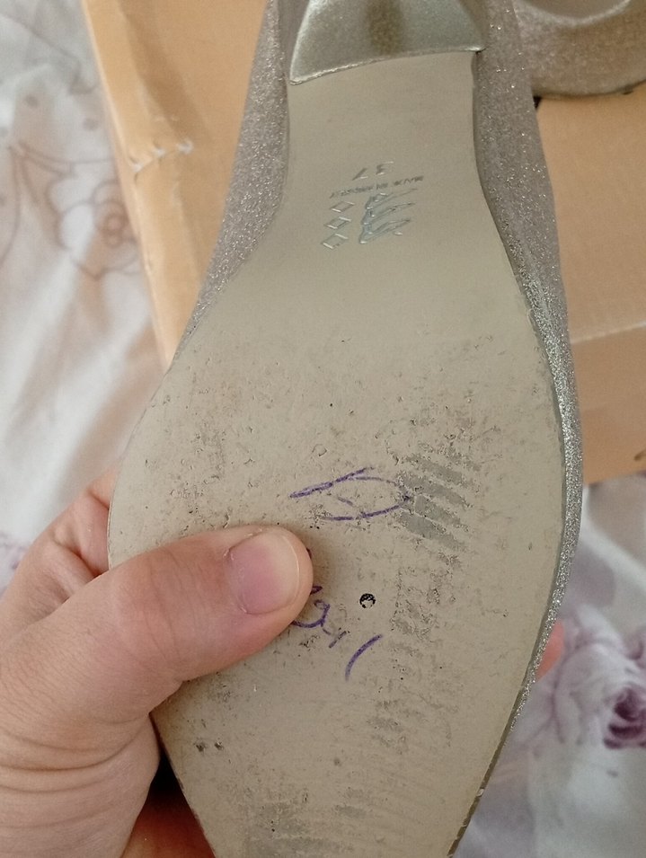 Altın Renkli Parlak Stiletto Kadın Ayakkabı - Görsel 3