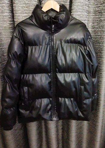 Siyah şişme mont - Görsel 2