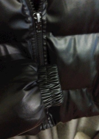 Siyah şişme mont - Görsel 5