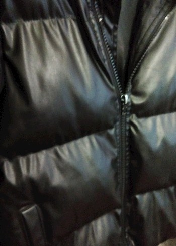 Siyah şişme mont - Görsel 4