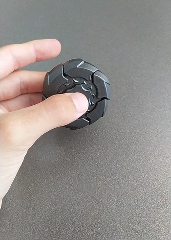 Beden siyah stres çarkı açılıp kapanabilen kanatlı