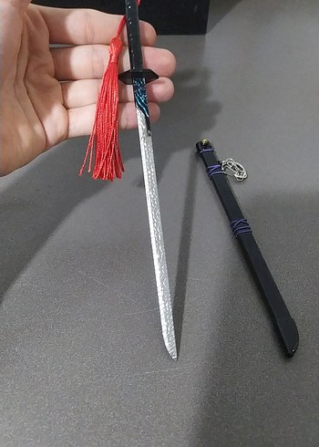 Kırmızı Püskül, Desenli Parlak Kılıç - Görsel 4