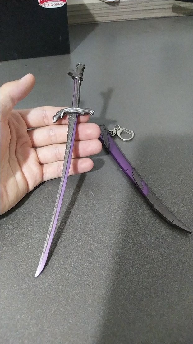 Mor Parlak Gotik Kılıç Anahtarlık - Görsel 3