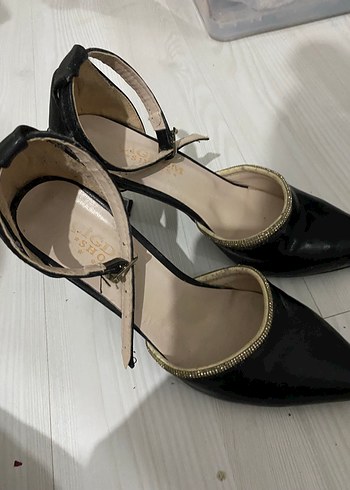 Flo Ayakkabı Siyah Parlak Yılan Desenli Stiletto Topuklu Kadın Ayakkabı