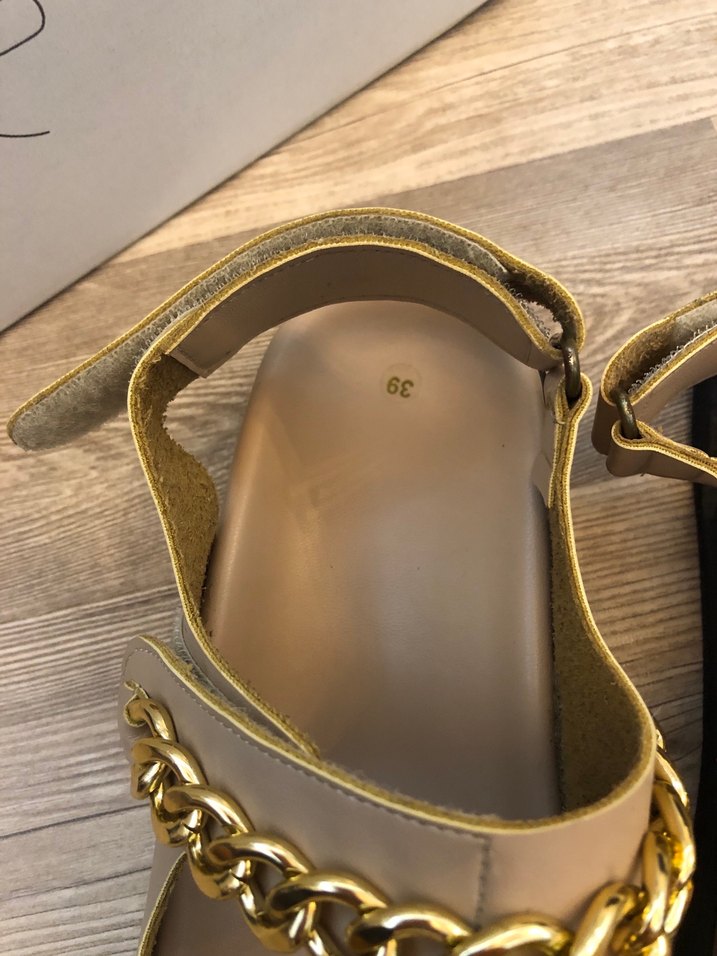 Lutvelizade Zincir Detaylı Platform Topuklu Kadın Sandalet - Görsel 4