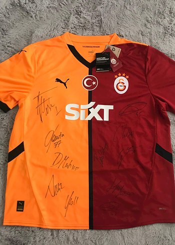 Galatasaray ilk 11 İmzalı Forma