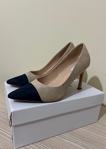 39 Beden ten rengi Renk Bej Siyah Süet Topuklu Kadın Stiletto