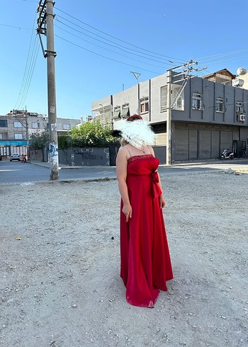 40 Beden Kırmızı Saten Drapeli Uzun Abiye Elbise
