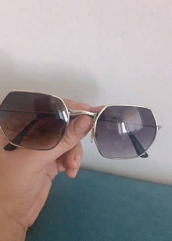Beden siyah Renk Bej Çerçeveli Gri Tonlu Kadın Güneş Gözlüğü