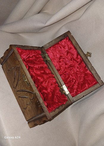 Beden Renk Koyu Kahverengi Oyma Ahşap Kutu