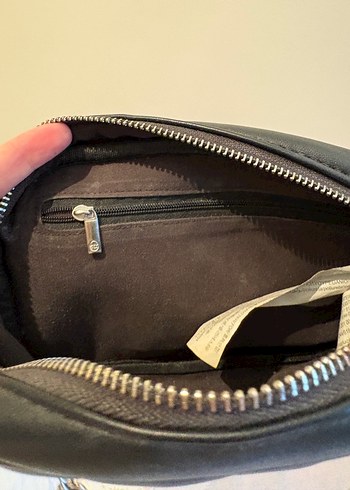 Beden siyah Renk Bershka Kapitone Zincirli Çiçek Detaylı Çanta