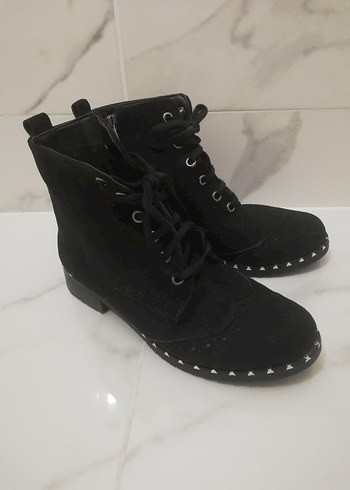 Siyah Süet Tokalı Blok Topuklu Gotik Bot - Görsel 5