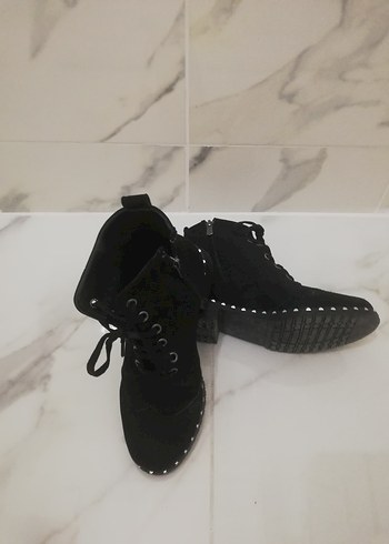 Siyah Süet Tokalı Blok Topuklu Gotik Bot - Görsel 7