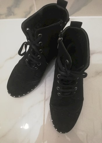 Siyah Süet Tokalı Blok Topuklu Gotik Bot - Görsel 6