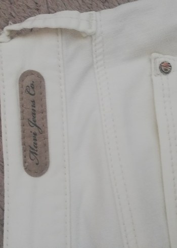 Beyaz Pamuklu Kumaş Diz Altı Şort - Görsel 5