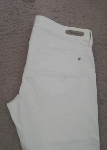 Beyaz Pamuklu Kumaş Diz Altı Şort - Görsel 7