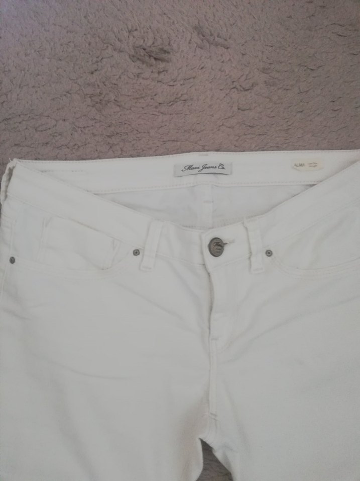 Beyaz Pamuklu Kumaş Diz Altı Şort - Görsel 2