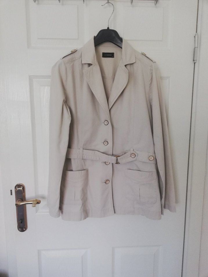 Bej Düğmeli Kadın Ceket - Görsel 3