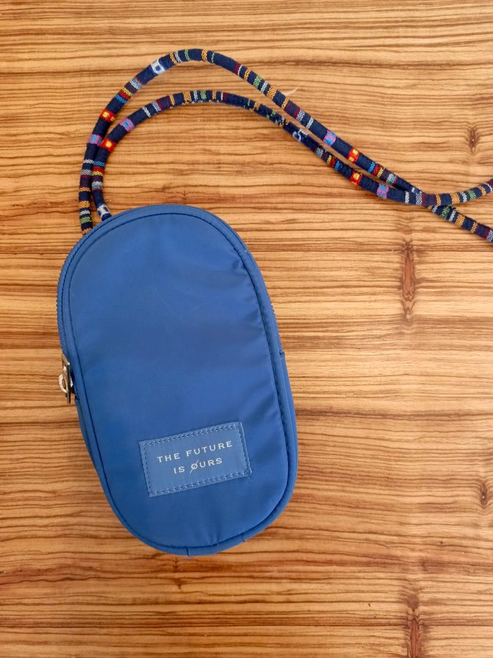 Mavi Elastik Askılı Kadın Çapraz Çanta - Görsel 3