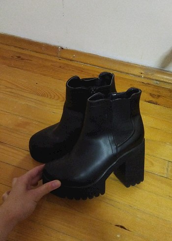 37 Beden Siyah Deri Gotik Platform Topuklu Kadın Bot