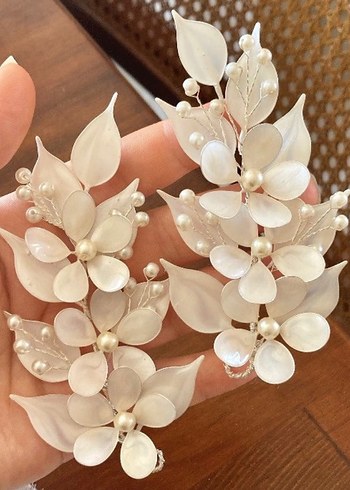 Beyaz Boncuklu Cam Çiçekli Saç Aksesuarı