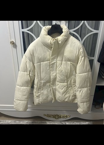 s Beden Bershka beyaz şişme erkek montu