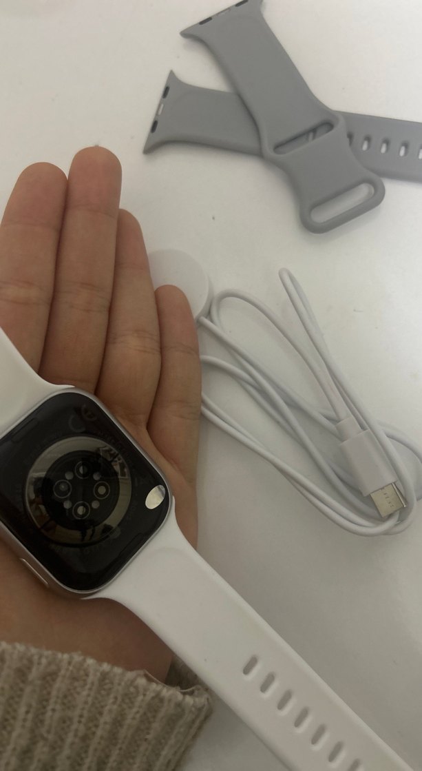 Beyaz Akıllı Saat ve Gri Kayış - Görsel 3