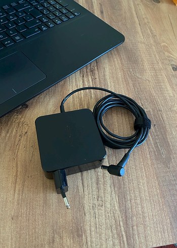 Siyah Asus Laptop - Görsel 4