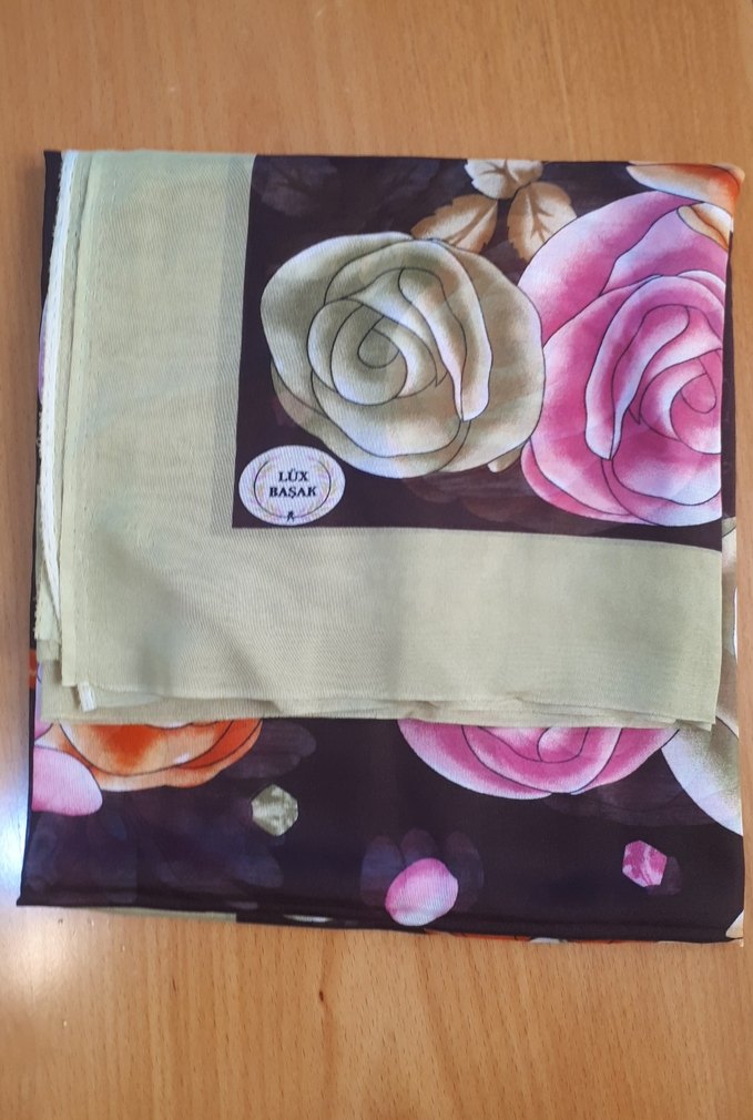 Çiçek desenli eşarp - Görsel 2